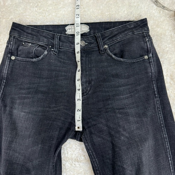Free People Distressed Flared Leg Jeans Faded Black OB817426 Size 28 X 32 - Picture 8 of 13